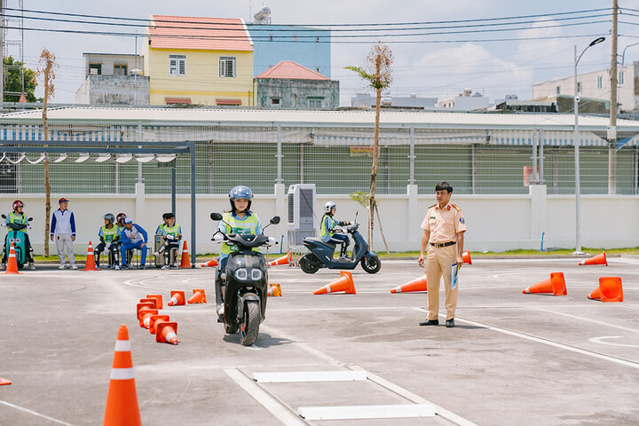 Thi giấy phép lái xe máy (A1)